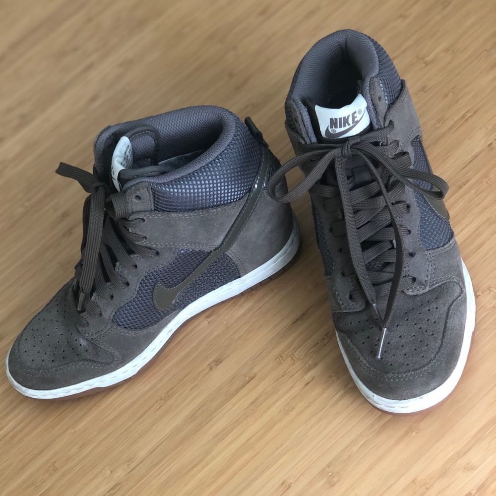 Nike olive green wedge sneaker